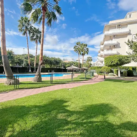 Global Properties, Practico En La Playa De Canet *